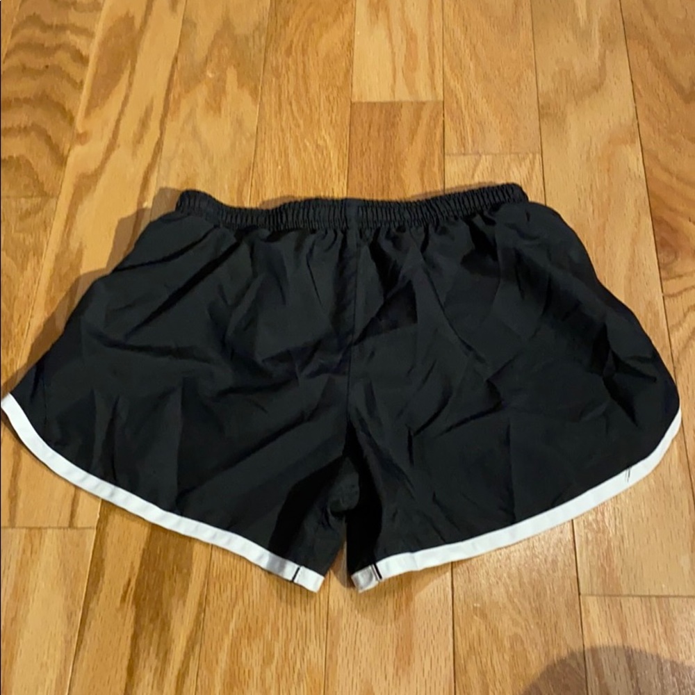 Girls Nike running shorts in black - Picture 2 of 4